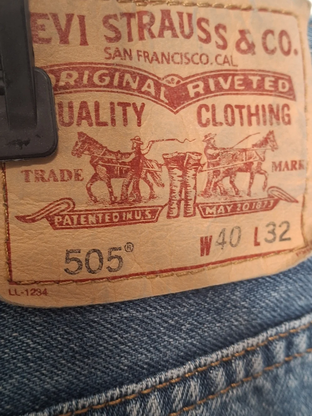 Levi's Relaxed Fit 505 Jeans in Medium Denim Blue 40